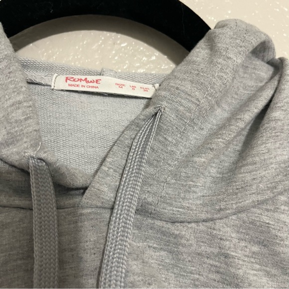 Romwe Light Gray Super Cropped Hoodie Size 6 - Picture 7 of 7
